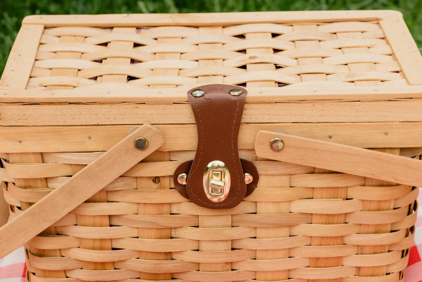 Canasta de picnic de mimbre