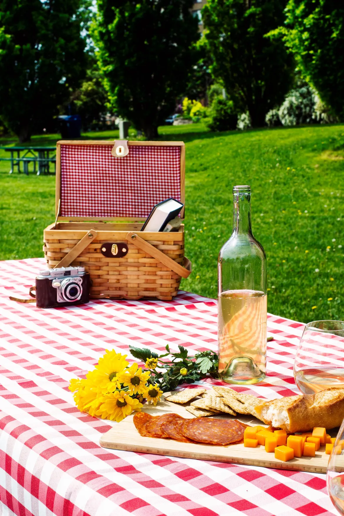 Canasta de picnic de mimbre
