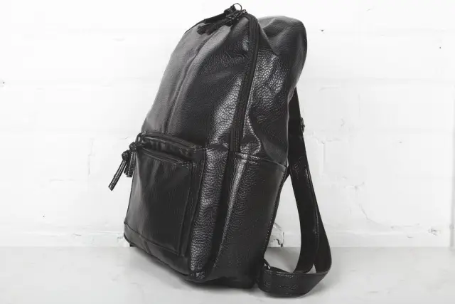 Mochila urbana negra