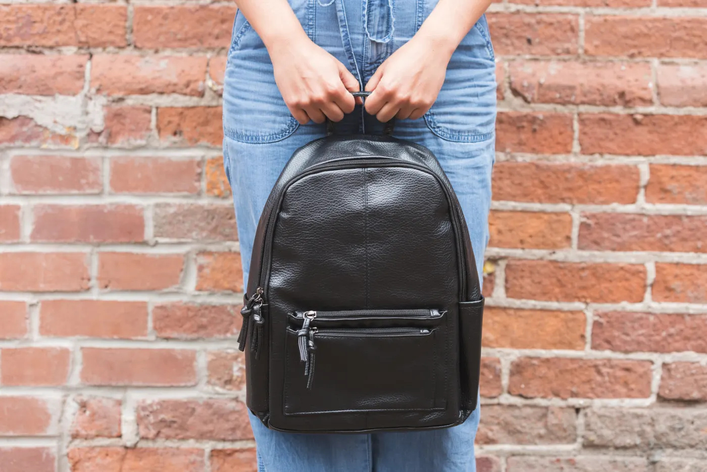 Mochila urbana negra